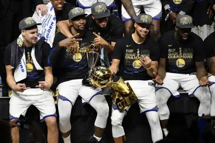 NBA总决赛：谁将捧起奥布莱恩杯？的简单介绍