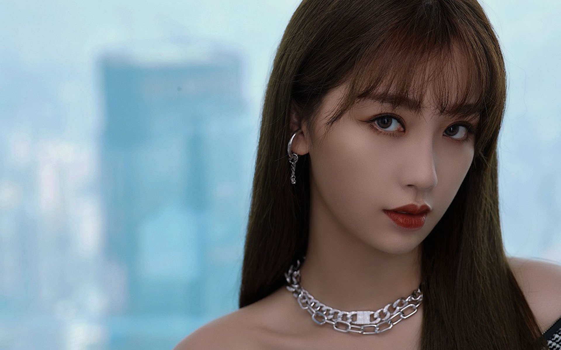 采纳绿色节能理念，建设低碳绿色足球场，绿色节能设施