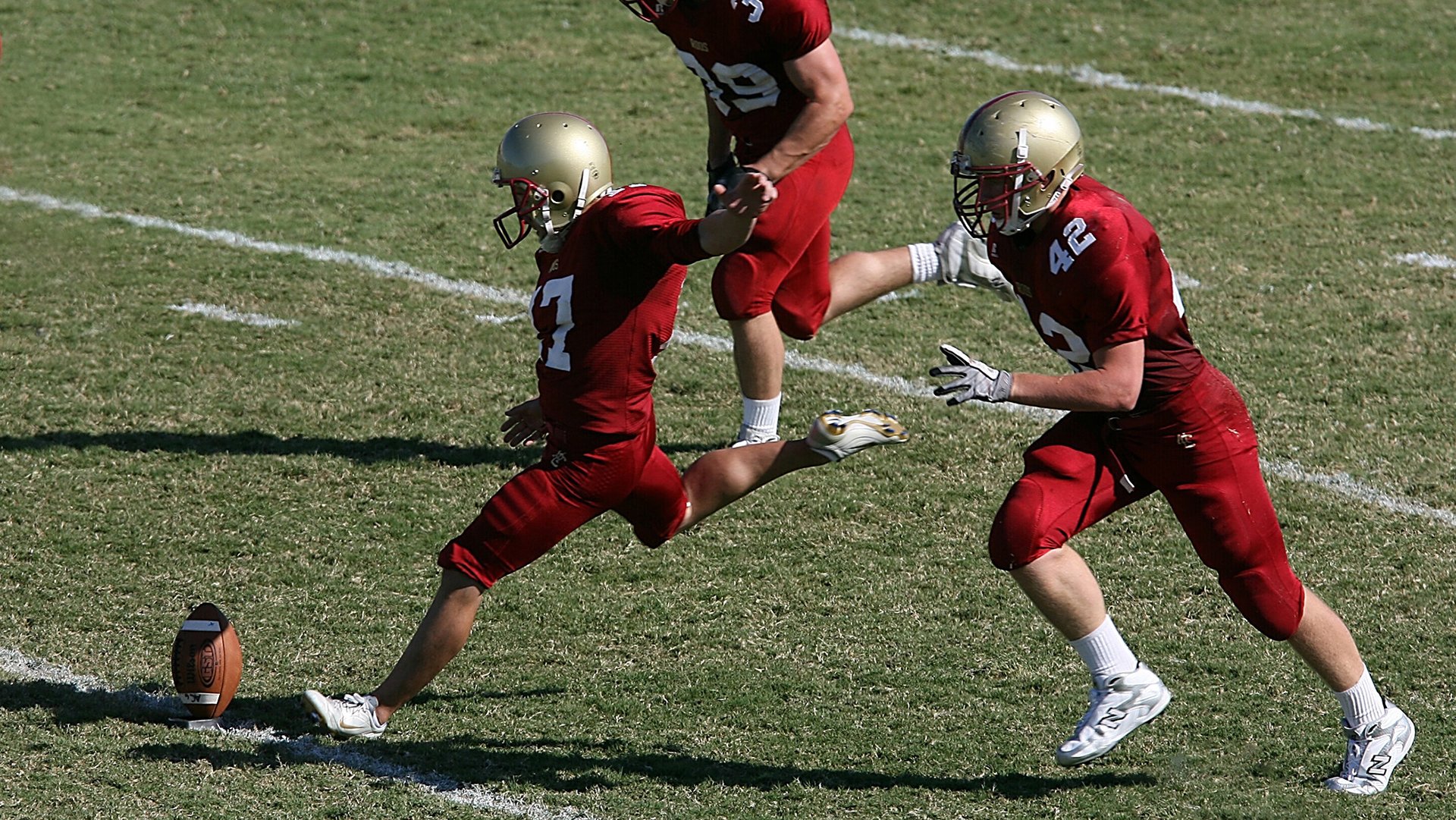 2022季后赛：库里连续三场投中10+三分，成为历史上最“狂”的远投王！