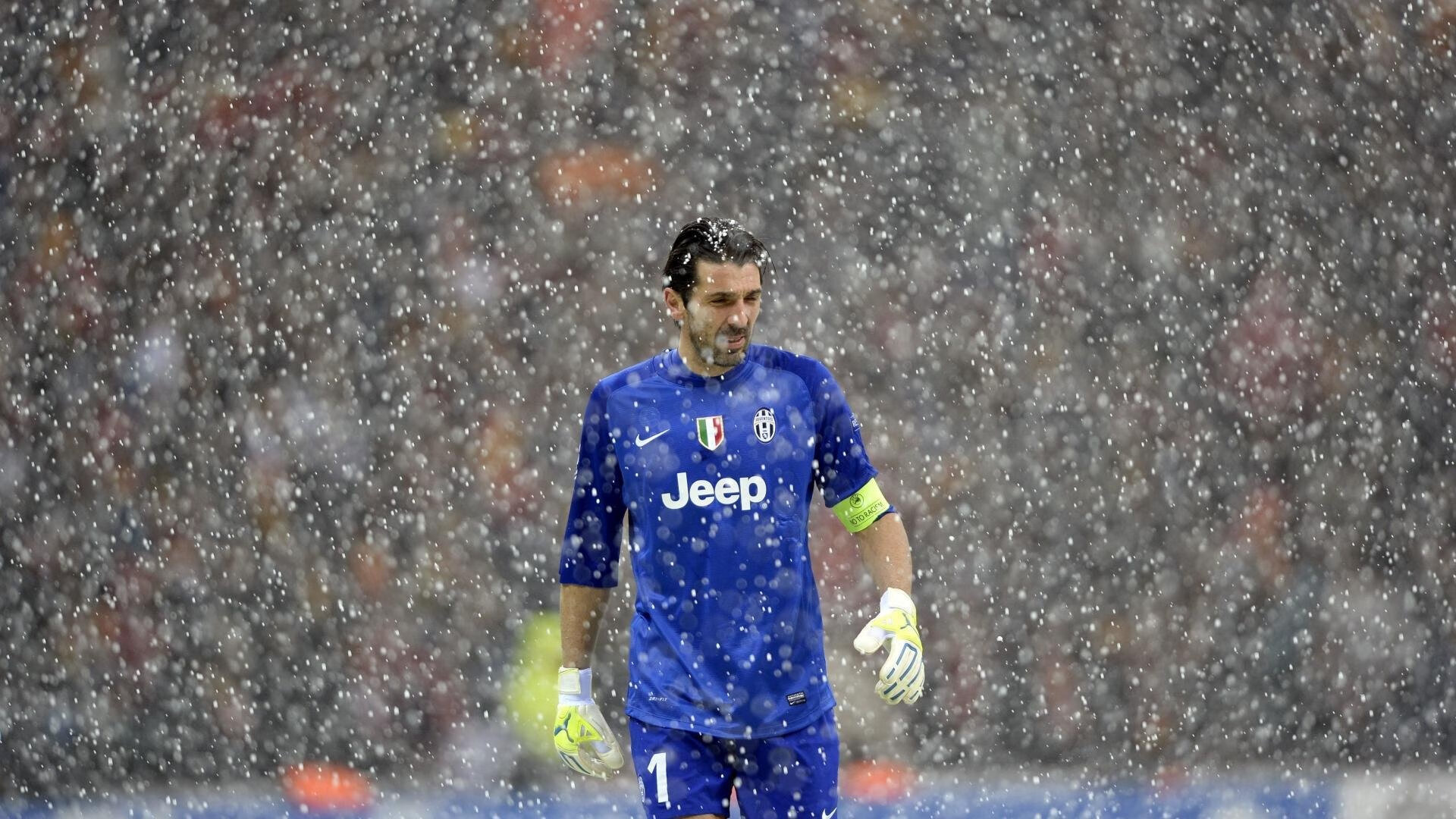 2022年总决赛:库里在关键时刻几次神级远投,让对手完全无解,夺冠瞬间令人难忘