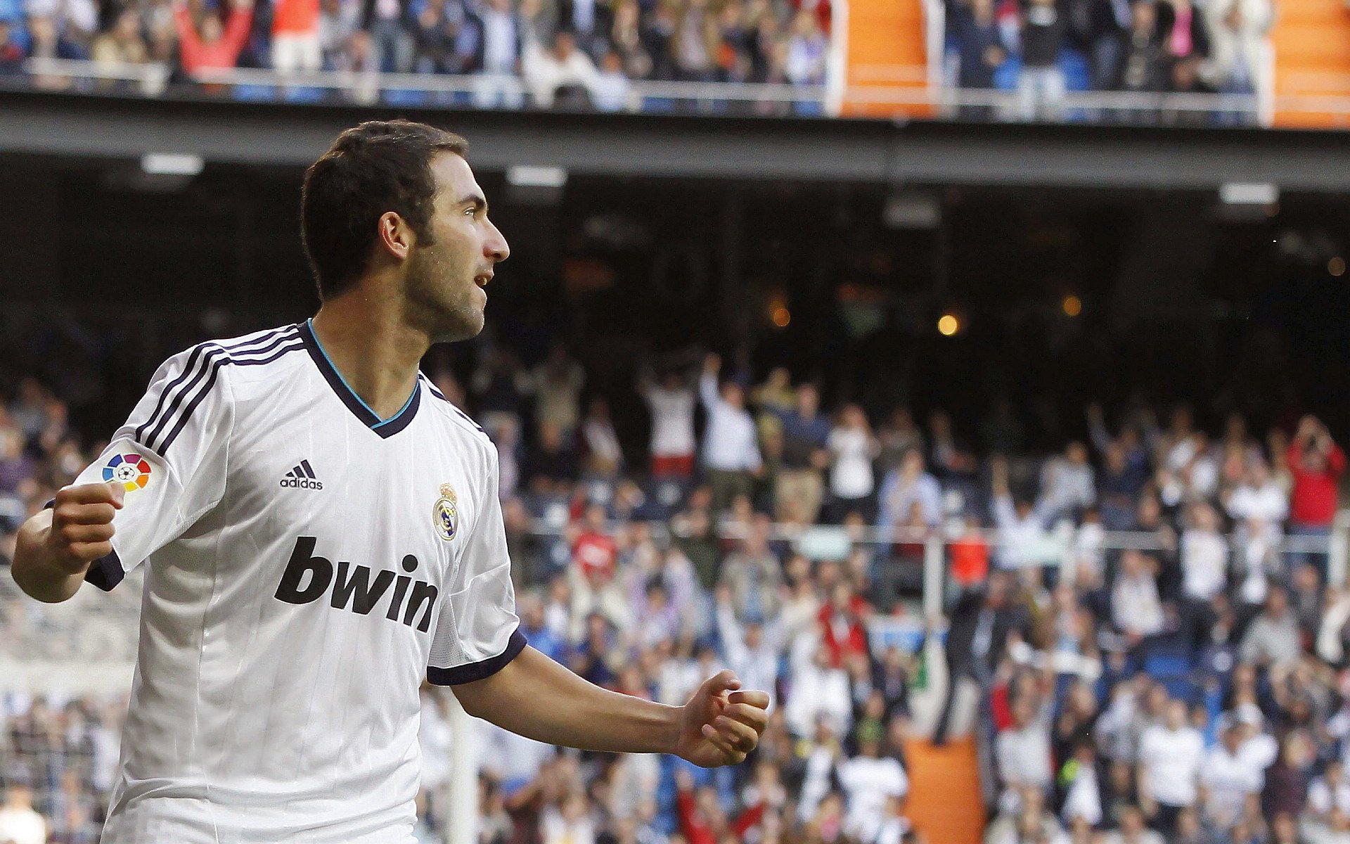 足球官方主题歌发布助燃新赛季热情，足球首歌叫什么